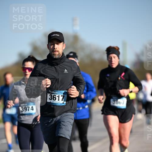 06.04.2025 - 44. Internationalen Wilhelmsburger Insellauf Dr. Thomas Lammeyer http://msf.ph/oto/7553764 06.04.2025 09:28:21 Laufen 3974, 44, 3617, 3867 meine-sportfotos.de
