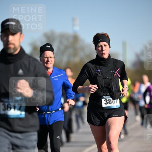 06.04.2025 - 44. Internationalen Wilhelmsburger Insellauf Dr. Thomas Lammeyer http://msf.ph/oto/7553775 06.04.2025 09:28:22 Laufen 3617, 3867 meine-sportfotos.de