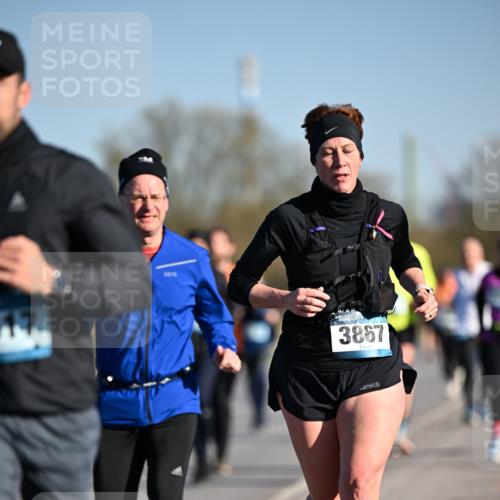 06.04.2025 - 44. Internationalen Wilhelmsburger Insellauf Dr. Thomas Lammeyer http://msf.ph/oto/7553778 06.04.2025 09:28:22 Laufen 17, 3867 meine-sportfotos.de