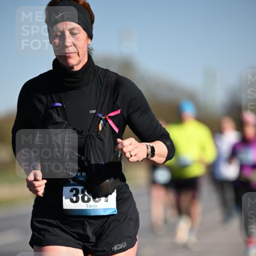 06.04.2025 - 44. Internationalen Wilhelmsburger Insellauf Dr. Thomas Lammeyer http://msf.ph/oto/7553799 06.04.2025 09:28:24 Laufen 387 meine-sportfotos.de