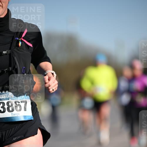 06.04.2025 - 44. Internationalen Wilhelmsburger Insellauf Dr. Thomas Lammeyer http://msf.ph/oto/7553808 06.04.2025 09:28:24 Laufen 3867 meine-sportfotos.de
