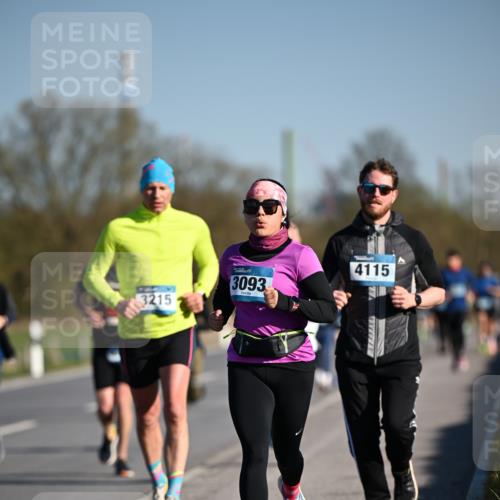 06.04.2025 - 44. Internationalen Wilhelmsburger Insellauf Dr. Thomas Lammeyer http://msf.ph/oto/7553812 06.04.2025 09:28:26 Laufen 3093, 3215, 4115, 77 meine-sportfotos.de