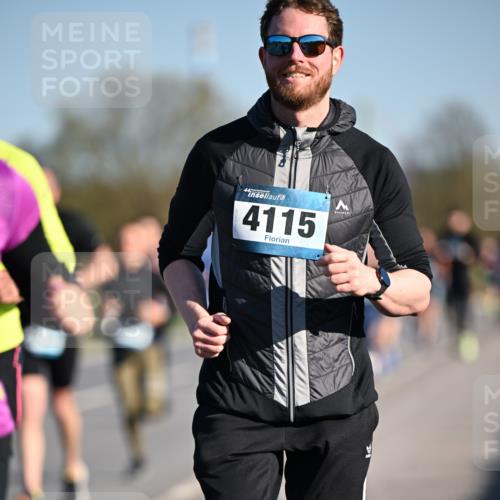06.04.2025 - 44. Internationalen Wilhelmsburger Insellauf Dr. Thomas Lammeyer http://msf.ph/oto/7553849 06.04.2025 09:28:29 Laufen 4115 meine-sportfotos.de