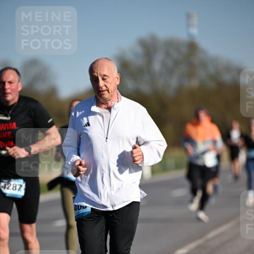 06.04.2025 - 44. Internationalen Wilhelmsburger Insellauf Dr. Thomas Lammeyer http://msf.ph/oto/7553873 06.04.2025 09:28:31 Laufen 4287 meine-sportfotos.de