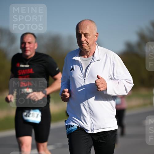 06.04.2025 - 44. Internationalen Wilhelmsburger Insellauf Dr. Thomas Lammeyer http://msf.ph/oto/7553884 06.04.2025 09:28:31 Laufen 287 meine-sportfotos.de