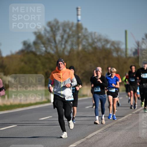06.04.2025 - 44. Internationalen Wilhelmsburger Insellauf Dr. Thomas Lammeyer http://msf.ph/oto/7553891 06.04.2025 09:28:32 Laufen 4536, 3255, 4301 meine-sportfotos.de