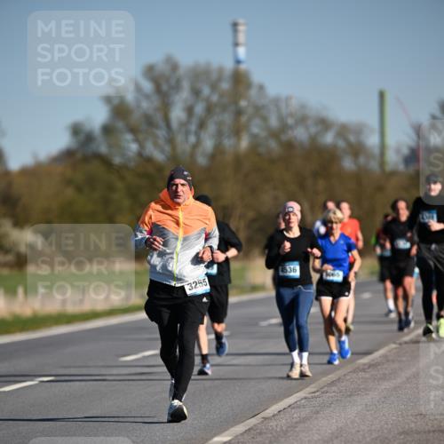 06.04.2025 - 44. Internationalen Wilhelmsburger Insellauf Dr. Thomas Lammeyer http://msf.ph/oto/7553895 06.04.2025 09:28:33 Laufen 3255, 4536 meine-sportfotos.de