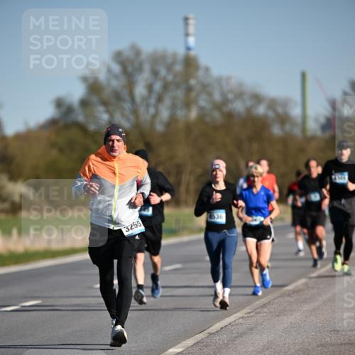 06.04.2025 - 44. Internationalen Wilhelmsburger Insellauf Dr. Thomas Lammeyer http://msf.ph/oto/7553906 06.04.2025 09:28:33 Laufen 3255, 4536 meine-sportfotos.de