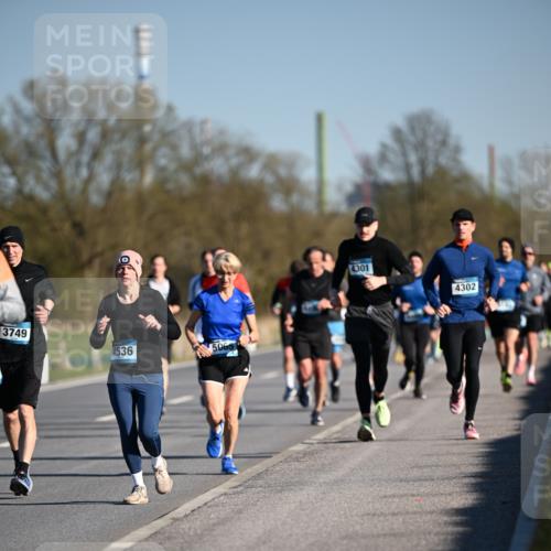 06.04.2025 - 44. Internationalen Wilhelmsburger Insellauf Dr. Thomas Lammeyer http://msf.ph/oto/7553910 06.04.2025 09:28:34 Laufen 3749, 4536, 5065, 4301, 4302 meine-sportfotos.de