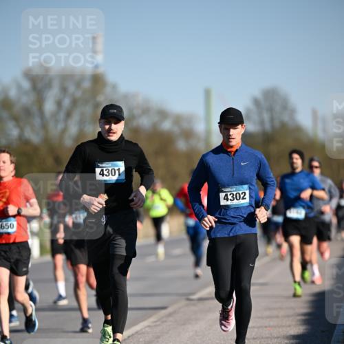 06.04.2025 - 44. Internationalen Wilhelmsburger Insellauf Dr. Thomas Lammeyer http://msf.ph/oto/7553964 06.04.2025 09:28:40 Laufen 650, 4301, 4302 meine-sportfotos.de