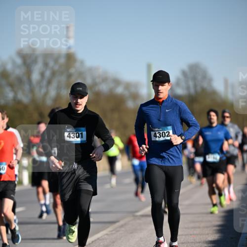 06.04.2025 - 44. Internationalen Wilhelmsburger Insellauf Dr. Thomas Lammeyer http://msf.ph/oto/7553966 06.04.2025 09:28:40 Laufen 50, 4301, 4302 meine-sportfotos.de