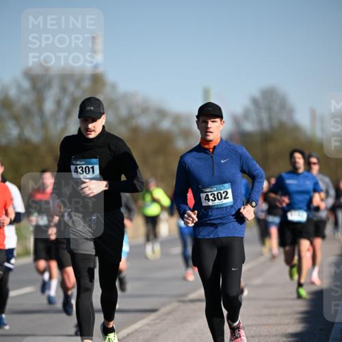 06.04.2025 - 44. Internationalen Wilhelmsburger Insellauf Dr. Thomas Lammeyer http://msf.ph/oto/7553970 06.04.2025 09:28:40 Laufen 4301, 4302 meine-sportfotos.de