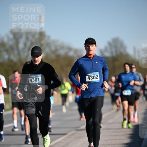 06.04.2025 - 44. Internationalen Wilhelmsburger Insellauf Dr. Thomas Lammeyer http://msf.ph/oto/7553973 06.04.2025 09:28:40 Laufen 4301, 4302 meine-sportfotos.de