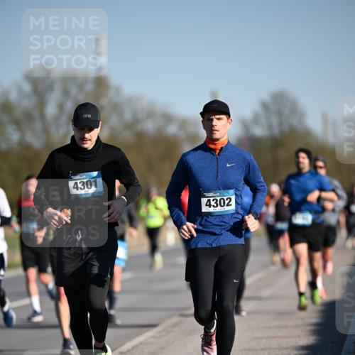 06.04.2025 - 44. Internationalen Wilhelmsburger Insellauf Dr. Thomas Lammeyer http://msf.ph/oto/7553975 06.04.2025 09:28:40 Laufen 2, 4301, 4302 meine-sportfotos.de