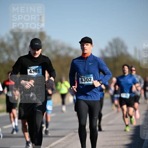 06.04.2025 - 44. Internationalen Wilhelmsburger Insellauf Dr. Thomas Lammeyer http://msf.ph/oto/7553977 06.04.2025 09:28:41 Laufen 4301, 4302 meine-sportfotos.de