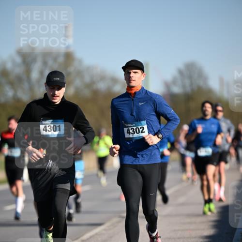 06.04.2025 - 44. Internationalen Wilhelmsburger Insellauf Dr. Thomas Lammeyer http://msf.ph/oto/7553979 06.04.2025 09:28:41 Laufen 4301, 4302 meine-sportfotos.de
