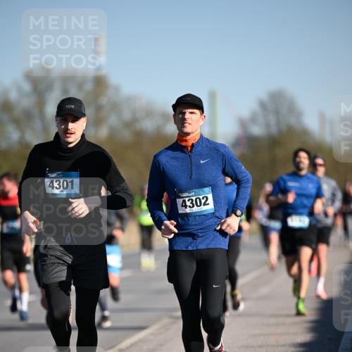 06.04.2025 - 44. Internationalen Wilhelmsburger Insellauf Dr. Thomas Lammeyer http://msf.ph/oto/7553982 06.04.2025 09:28:41 Laufen 4301, 4302 meine-sportfotos.de