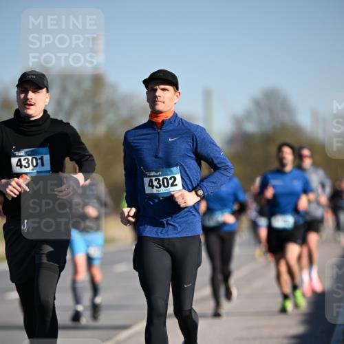 06.04.2025 - 44. Internationalen Wilhelmsburger Insellauf Dr. Thomas Lammeyer http://msf.ph/oto/7553986 06.04.2025 09:28:41 Laufen 4301, 4302 meine-sportfotos.de