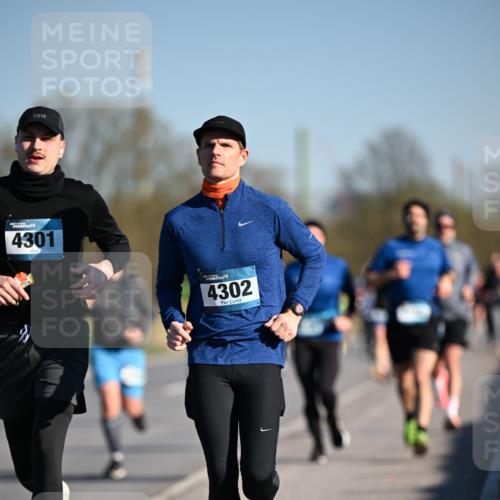 06.04.2025 - 44. Internationalen Wilhelmsburger Insellauf Dr. Thomas Lammeyer http://msf.ph/oto/7553988 06.04.2025 09:28:42 Laufen 4301, 4302 meine-sportfotos.de