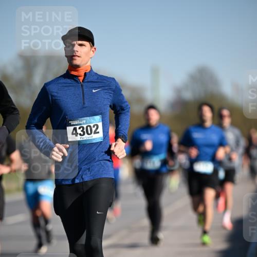 06.04.2025 - 44. Internationalen Wilhelmsburger Insellauf Dr. Thomas Lammeyer http://msf.ph/oto/7554001 06.04.2025 09:28:42 Laufen 4302 meine-sportfotos.de