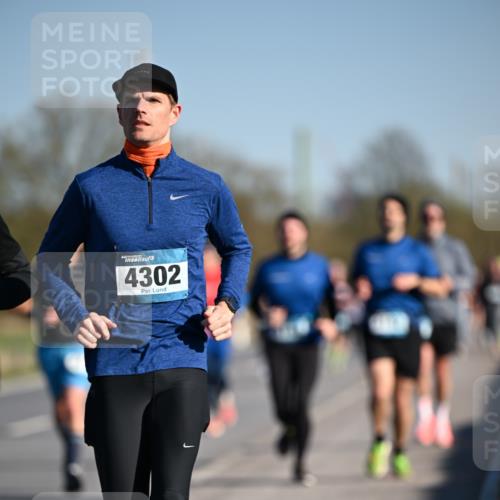 06.04.2025 - 44. Internationalen Wilhelmsburger Insellauf Dr. Thomas Lammeyer http://msf.ph/oto/7554004 06.04.2025 09:28:42 Laufen 4302 meine-sportfotos.de