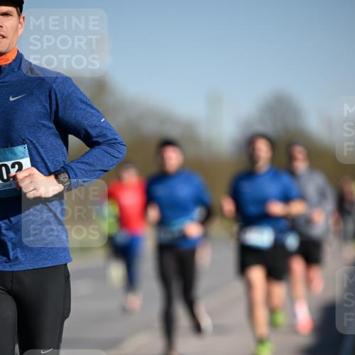 06.04.2025 - 44. Internationalen Wilhelmsburger Insellauf Dr. Thomas Lammeyer http://msf.ph/oto/7554019 06.04.2025 09:28:43 Laufen 02 meine-sportfotos.de