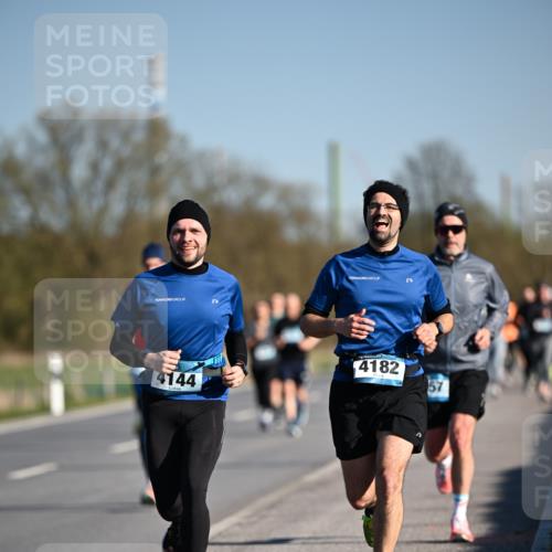 06.04.2025 - 44. Internationalen Wilhelmsburger Insellauf Dr. Thomas Lammeyer http://msf.ph/oto/7554026 06.04.2025 09:28:44 Laufen 4144, 4182 meine-sportfotos.de