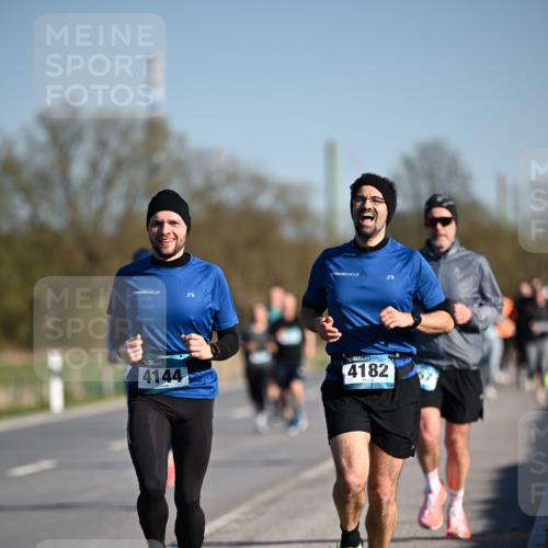 06.04.2025 - 44. Internationalen Wilhelmsburger Insellauf Dr. Thomas Lammeyer http://msf.ph/oto/7554028 06.04.2025 09:28:45 Laufen 4144, 4182 meine-sportfotos.de