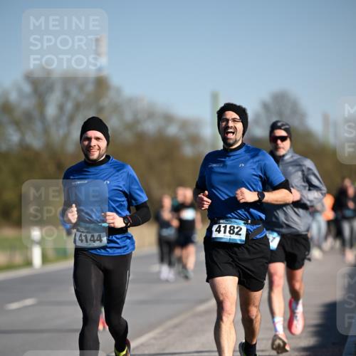 06.04.2025 - 44. Internationalen Wilhelmsburger Insellauf Dr. Thomas Lammeyer http://msf.ph/oto/7554030 06.04.2025 09:28:45 Laufen 4144, 4182 meine-sportfotos.de