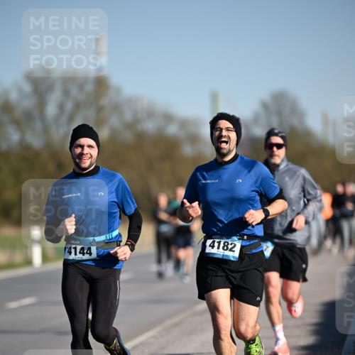06.04.2025 - 44. Internationalen Wilhelmsburger Insellauf Dr. Thomas Lammeyer http://msf.ph/oto/7554032 06.04.2025 09:28:45 Laufen 4144, 4182 meine-sportfotos.de