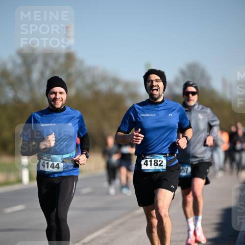 06.04.2025 - 44. Internationalen Wilhelmsburger Insellauf Dr. Thomas Lammeyer http://msf.ph/oto/7554034 06.04.2025 09:28:45 Laufen 4144, 4182 meine-sportfotos.de