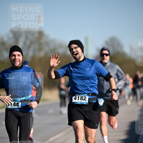 06.04.2025 - 44. Internationalen Wilhelmsburger Insellauf Dr. Thomas Lammeyer http://msf.ph/oto/7554043 06.04.2025 09:28:45 Laufen 144, 4182 meine-sportfotos.de