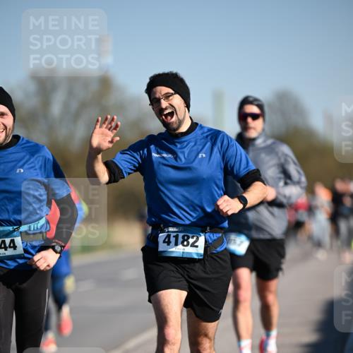 06.04.2025 - 44. Internationalen Wilhelmsburger Insellauf Dr. Thomas Lammeyer http://msf.ph/oto/7554048 06.04.2025 09:28:46 Laufen 44, 4182 meine-sportfotos.de