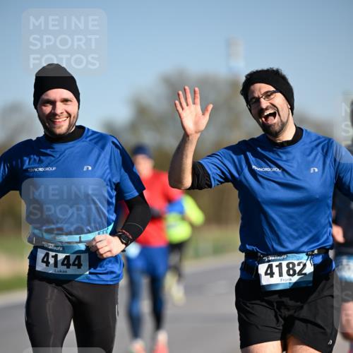 06.04.2025 - 44. Internationalen Wilhelmsburger Insellauf Dr. Thomas Lammeyer http://msf.ph/oto/7554050 06.04.2025 09:28:47 Laufen 4144, 4182 meine-sportfotos.de