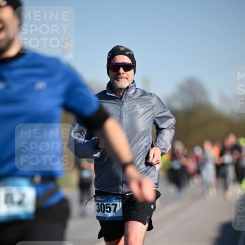 06.04.2025 - 44. Internationalen Wilhelmsburger Insellauf Dr. Thomas Lammeyer http://msf.ph/oto/7554059 06.04.2025 09:28:48 Laufen 112, 3057, 6 meine-sportfotos.de