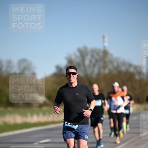 06.04.2025 - 44. Internationalen Wilhelmsburger Insellauf Dr. Thomas Lammeyer http://msf.ph/oto/7554078 06.04.2025 09:28:53 Laufen 4385 meine-sportfotos.de