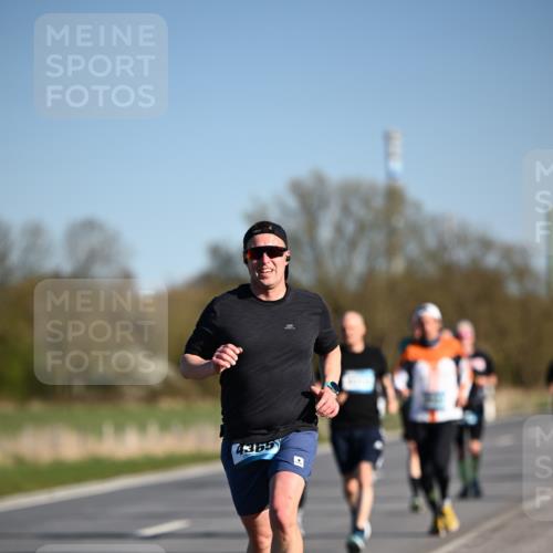 06.04.2025 - 44. Internationalen Wilhelmsburger Insellauf Dr. Thomas Lammeyer http://msf.ph/oto/7554080 06.04.2025 09:28:53 Laufen 4365 meine-sportfotos.de