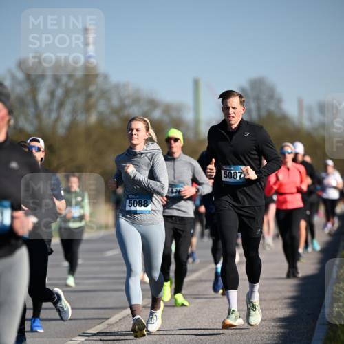 06.04.2025 - 44. Internationalen Wilhelmsburger Insellauf Dr. Thomas Lammeyer http://msf.ph/oto/7554126 06.04.2025 09:29:02 Laufen 5088, 5087 meine-sportfotos.de