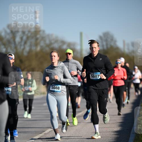 06.04.2025 - 44. Internationalen Wilhelmsburger Insellauf Dr. Thomas Lammeyer http://msf.ph/oto/7554128 06.04.2025 09:29:02 Laufen 5088, 375, 5087, 7 meine-sportfotos.de