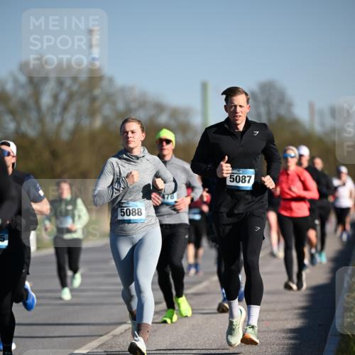 06.04.2025 - 44. Internationalen Wilhelmsburger Insellauf Dr. Thomas Lammeyer http://msf.ph/oto/7554133 06.04.2025 09:29:02 Laufen 5088, 478, 5087 meine-sportfotos.de