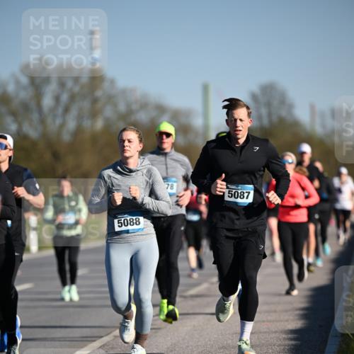 06.04.2025 - 44. Internationalen Wilhelmsburger Insellauf Dr. Thomas Lammeyer http://msf.ph/oto/7554135 06.04.2025 09:29:02 Laufen 5088, 78, 5087 meine-sportfotos.de