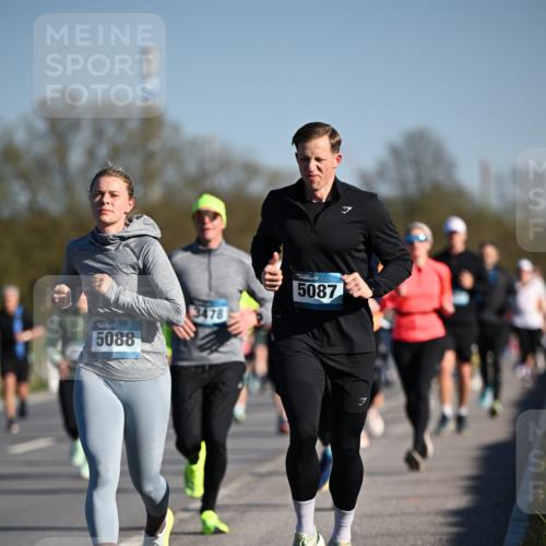06.04.2025 - 44. Internationalen Wilhelmsburger Insellauf Dr. Thomas Lammeyer http://msf.ph/oto/7554144 06.04.2025 09:29:03 Laufen 5088, 3478, 5087 meine-sportfotos.de