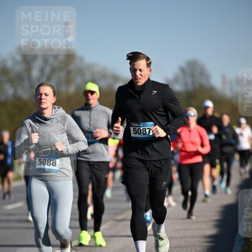 06.04.2025 - 44. Internationalen Wilhelmsburger Insellauf Dr. Thomas Lammeyer http://msf.ph/oto/7554146 06.04.2025 09:29:03 Laufen 5088, 5087, 7 meine-sportfotos.de