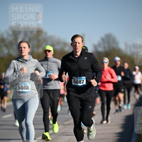 06.04.2025 - 44. Internationalen Wilhelmsburger Insellauf Dr. Thomas Lammeyer http://msf.ph/oto/7554148 06.04.2025 09:29:04 Laufen 5088, 5087 meine-sportfotos.de