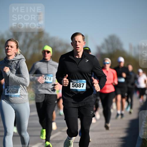 06.04.2025 - 44. Internationalen Wilhelmsburger Insellauf Dr. Thomas Lammeyer http://msf.ph/oto/7554154 06.04.2025 09:29:04 Laufen 5088, 2478, 5087, 7 meine-sportfotos.de