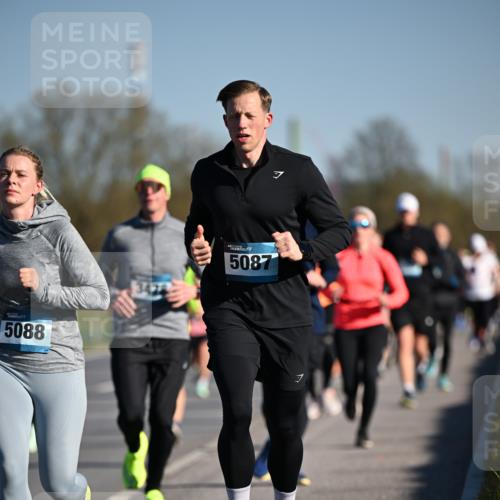 06.04.2025 - 44. Internationalen Wilhelmsburger Insellauf Dr. Thomas Lammeyer http://msf.ph/oto/7554156 06.04.2025 09:29:04 Laufen 5088, 347, 5087, 1 meine-sportfotos.de