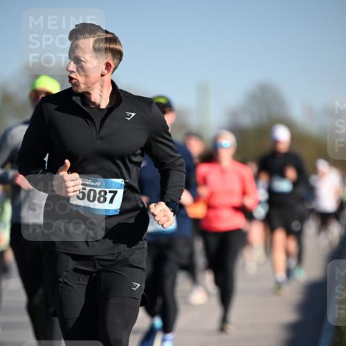 06.04.2025 - 44. Internationalen Wilhelmsburger Insellauf Dr. Thomas Lammeyer http://msf.ph/oto/7554178 06.04.2025 09:29:05 Laufen 5087 meine-sportfotos.de