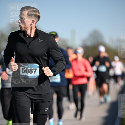 06.04.2025 - 44. Internationalen Wilhelmsburger Insellauf Dr. Thomas Lammeyer http://msf.ph/oto/7554180 06.04.2025 09:29:06 Laufen 5087, 7 meine-sportfotos.de