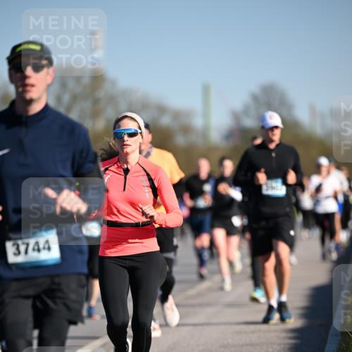 06.04.2025 - 44. Internationalen Wilhelmsburger Insellauf Dr. Thomas Lammeyer http://msf.ph/oto/7554182 06.04.2025 09:29:08 Laufen 3744 meine-sportfotos.de