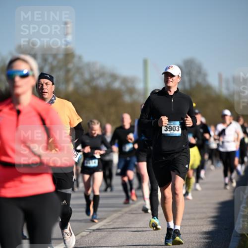 06.04.2025 - 44. Internationalen Wilhelmsburger Insellauf Dr. Thomas Lammeyer http://msf.ph/oto/7554200 06.04.2025 09:29:09 Laufen 3903 meine-sportfotos.de